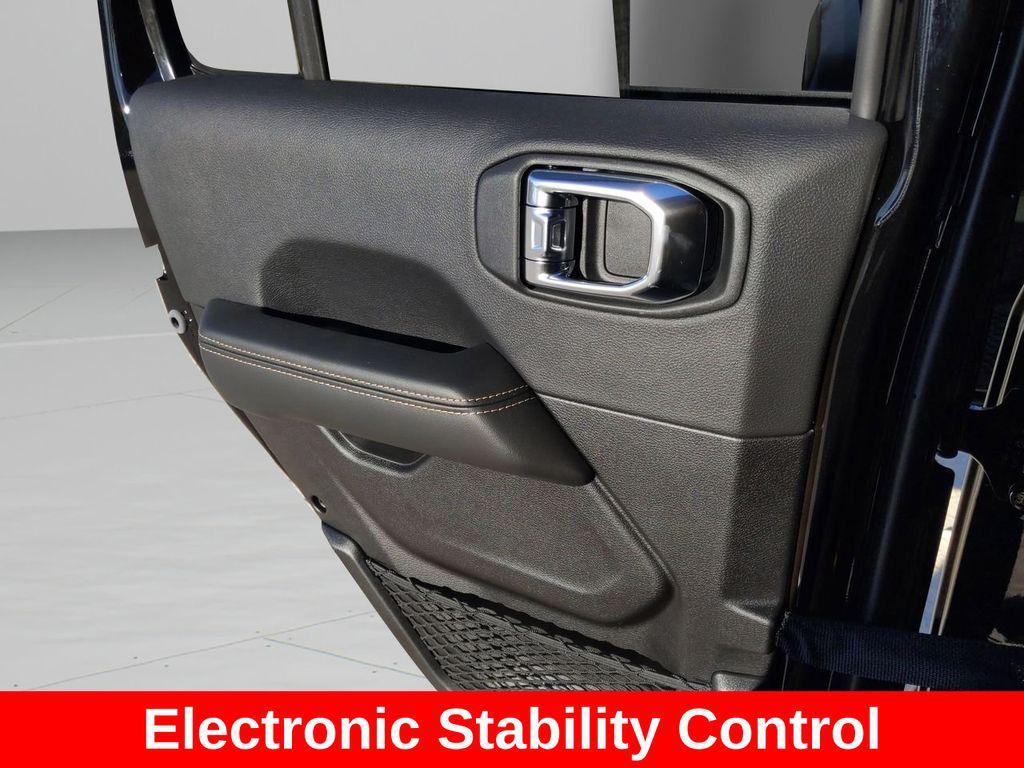 new 2025 Jeep Gladiator car, priced at $41,877