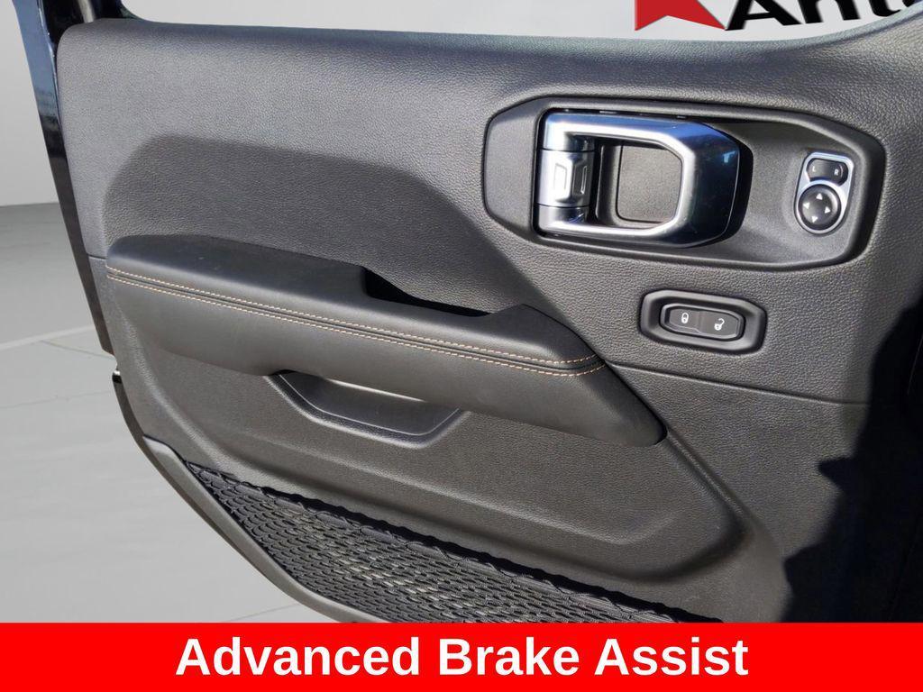 new 2025 Jeep Gladiator car, priced at $41,877