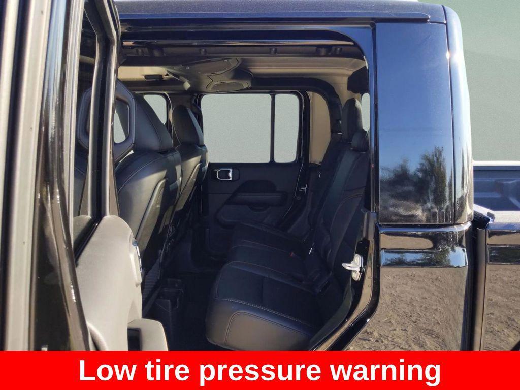 new 2025 Jeep Gladiator car, priced at $41,877