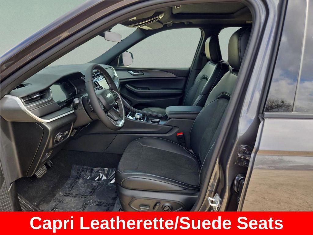 new 2025 Jeep Grand Cherokee car, priced at $39,000