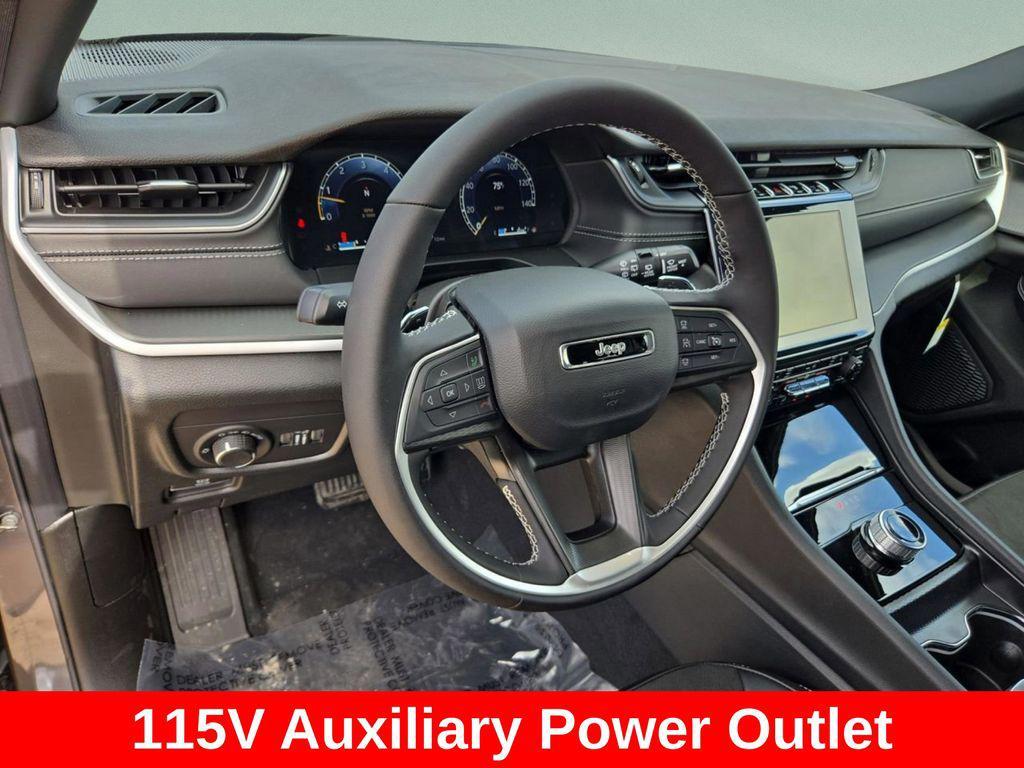 new 2025 Jeep Grand Cherokee car, priced at $39,000