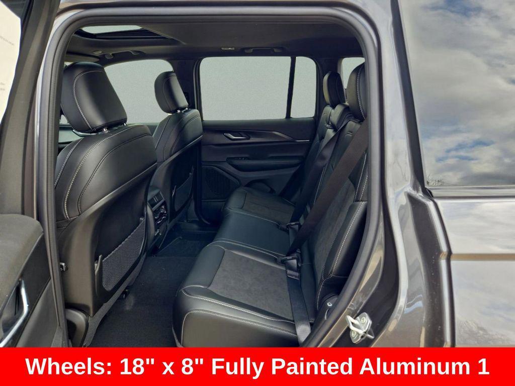 new 2025 Jeep Grand Cherokee car, priced at $39,000