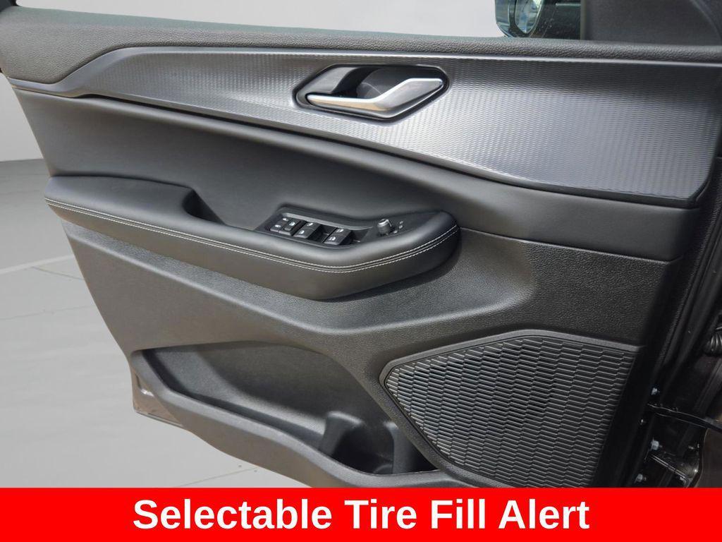 new 2025 Jeep Grand Cherokee car, priced at $39,000