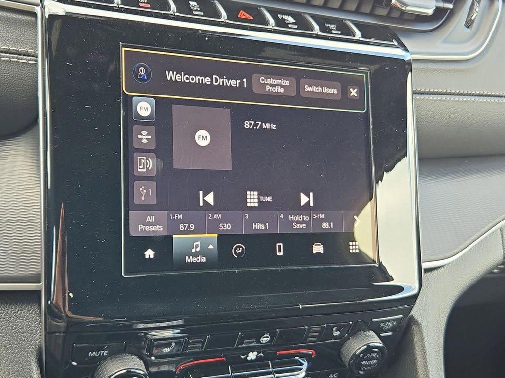 new 2025 Jeep Grand Cherokee car, priced at $39,000