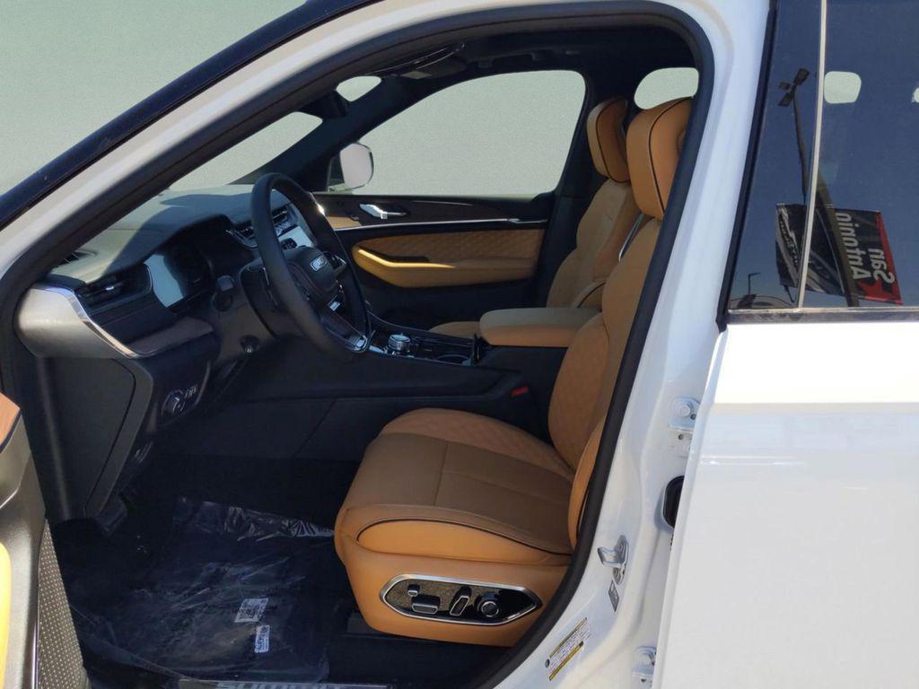 new 2025 Jeep Grand Cherokee car, priced at $48,852