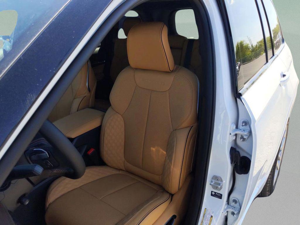 new 2025 Jeep Grand Cherokee car, priced at $48,852