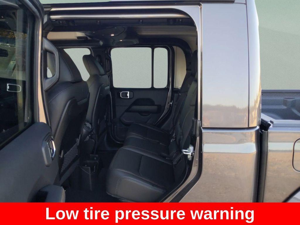 new 2025 Jeep Gladiator car, priced at $39,892