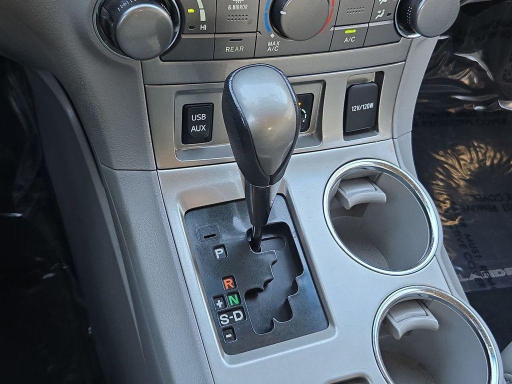 used 2013 Toyota Highlander car, priced at $11,899