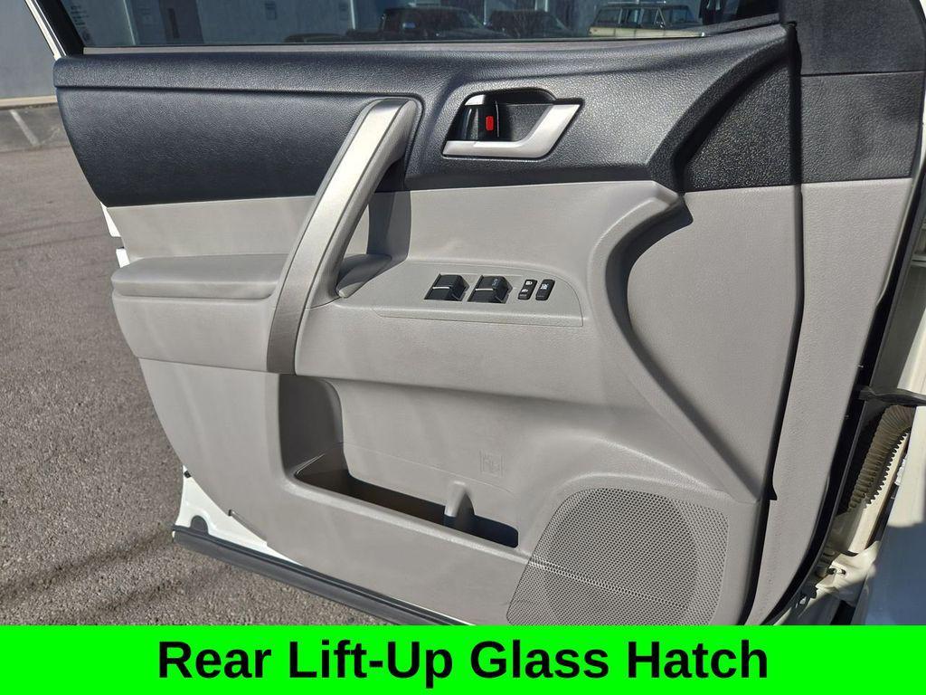 used 2013 Toyota Highlander car, priced at $11,899