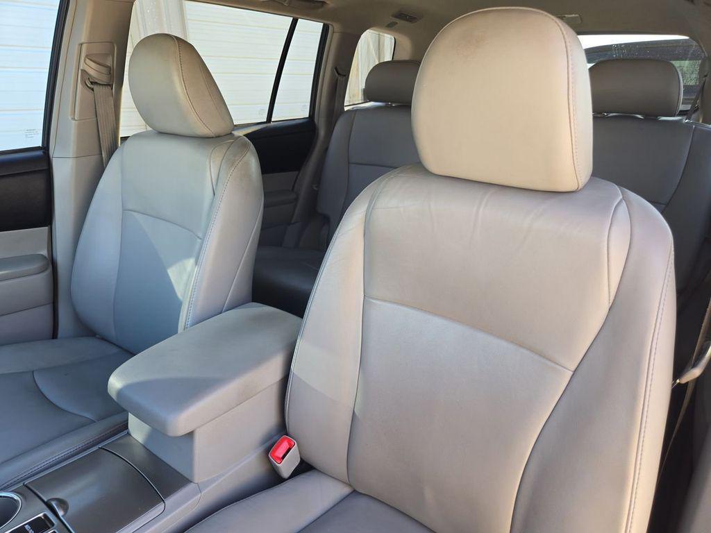 used 2013 Toyota Highlander car, priced at $11,899