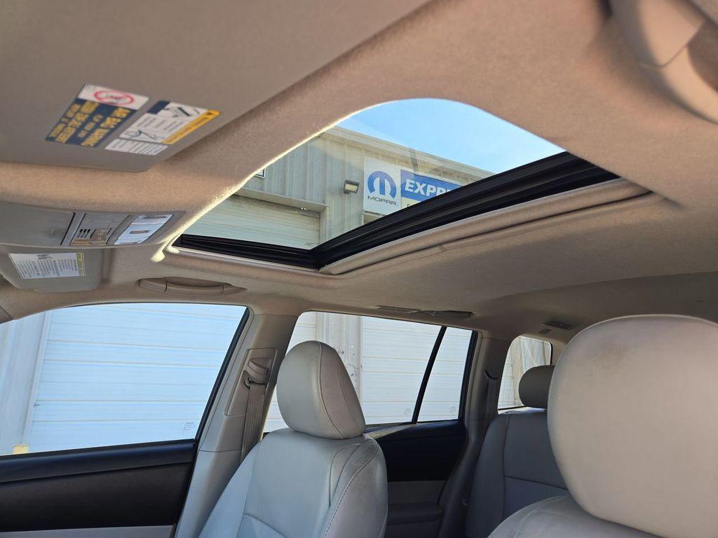 used 2013 Toyota Highlander car, priced at $11,899