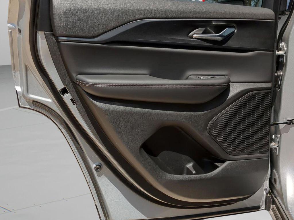 new 2025 Jeep Grand Cherokee car, priced at $33,348