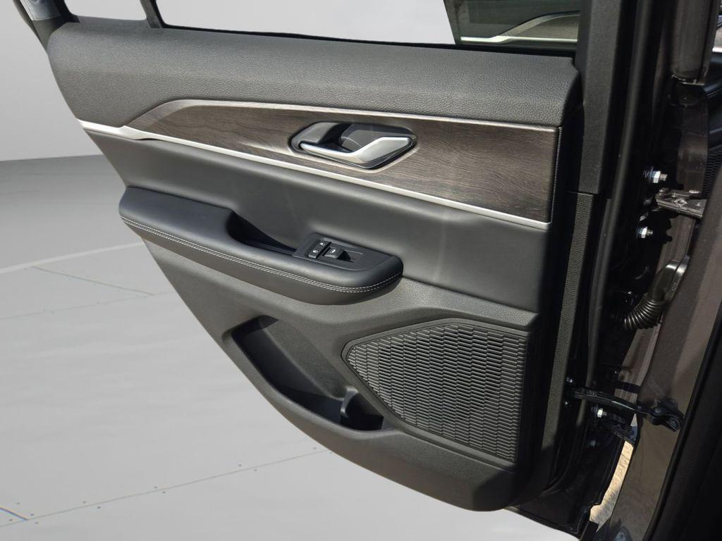 new 2025 Jeep Grand Cherokee car, priced at $46,186