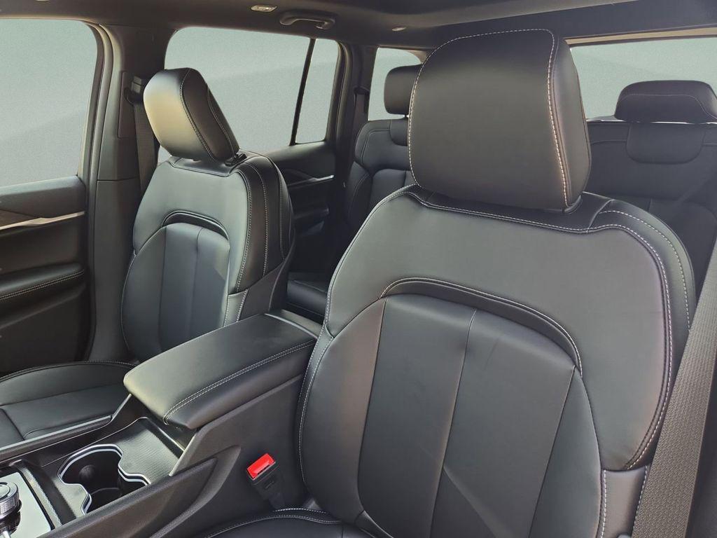 new 2025 Jeep Grand Cherokee car, priced at $46,186