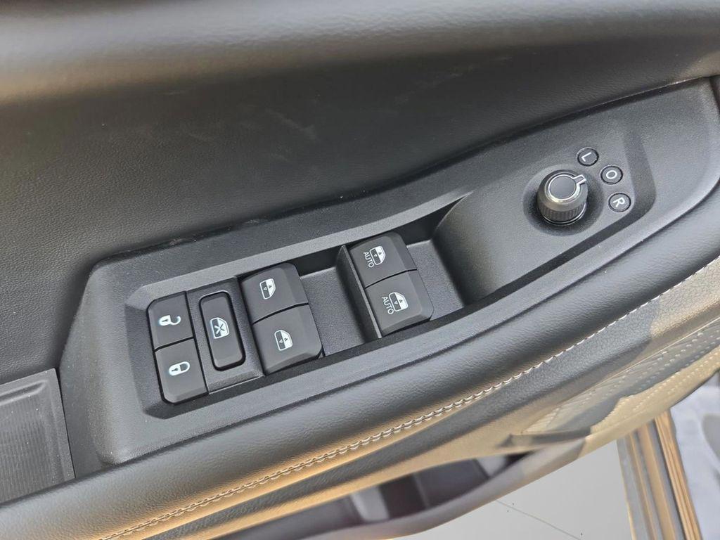 new 2025 Jeep Grand Cherokee car, priced at $45,649