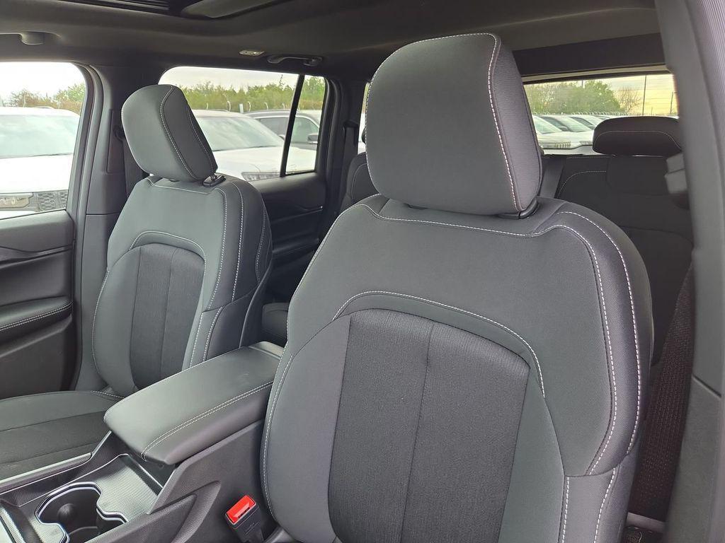 new 2025 Jeep Grand Cherokee car, priced at $35,037