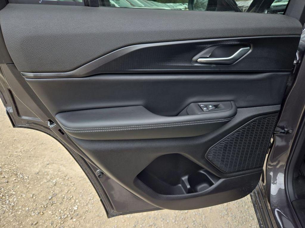 new 2025 Jeep Grand Cherokee car, priced at $35,037