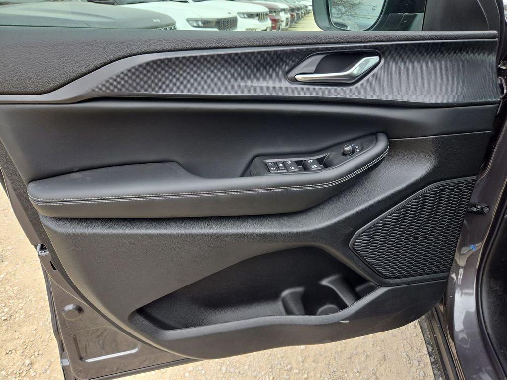 new 2025 Jeep Grand Cherokee car, priced at $35,037