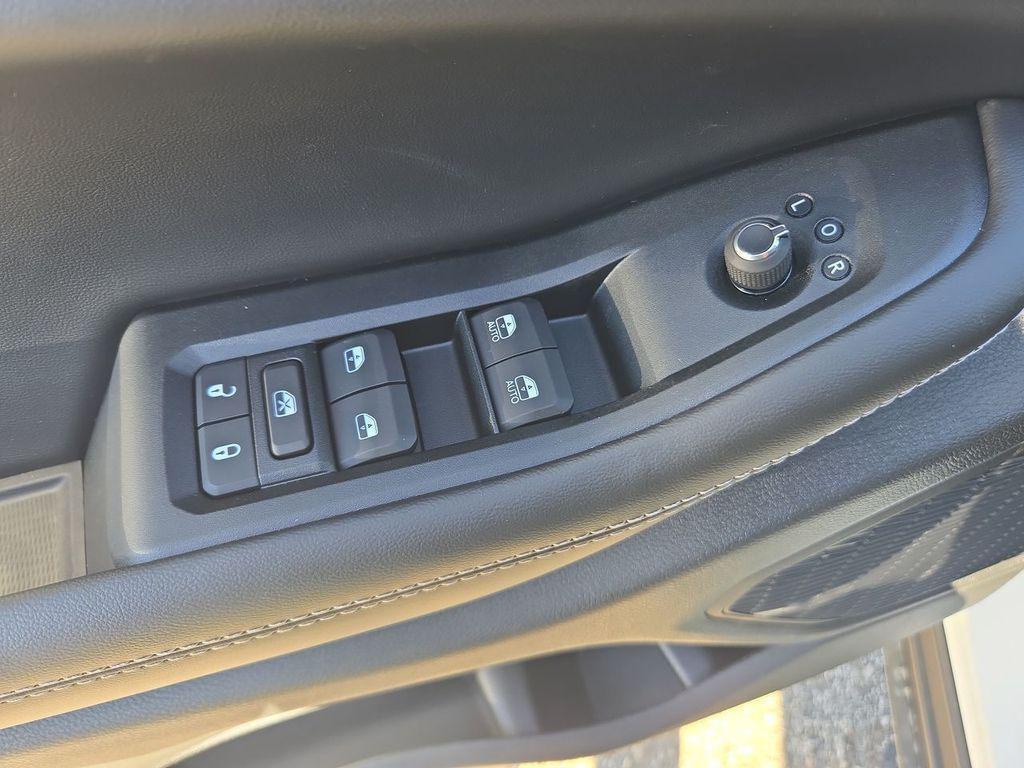 new 2025 Jeep Grand Cherokee car, priced at $31,092