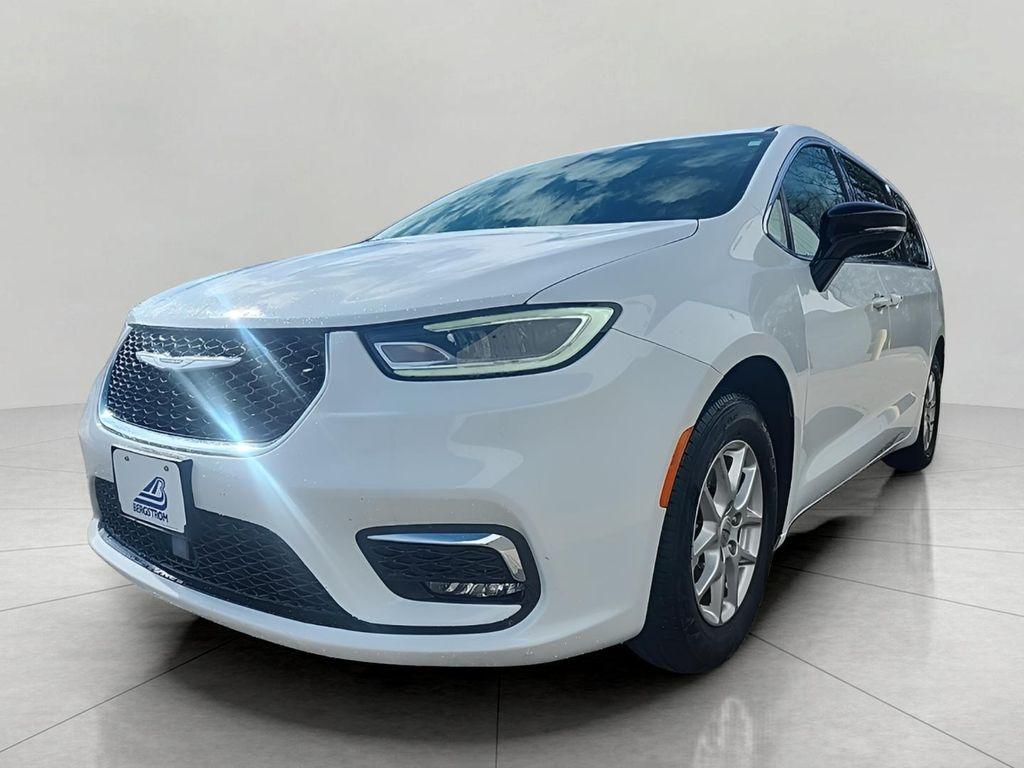 used 2024 Chrysler Pacifica car, priced at $29,485