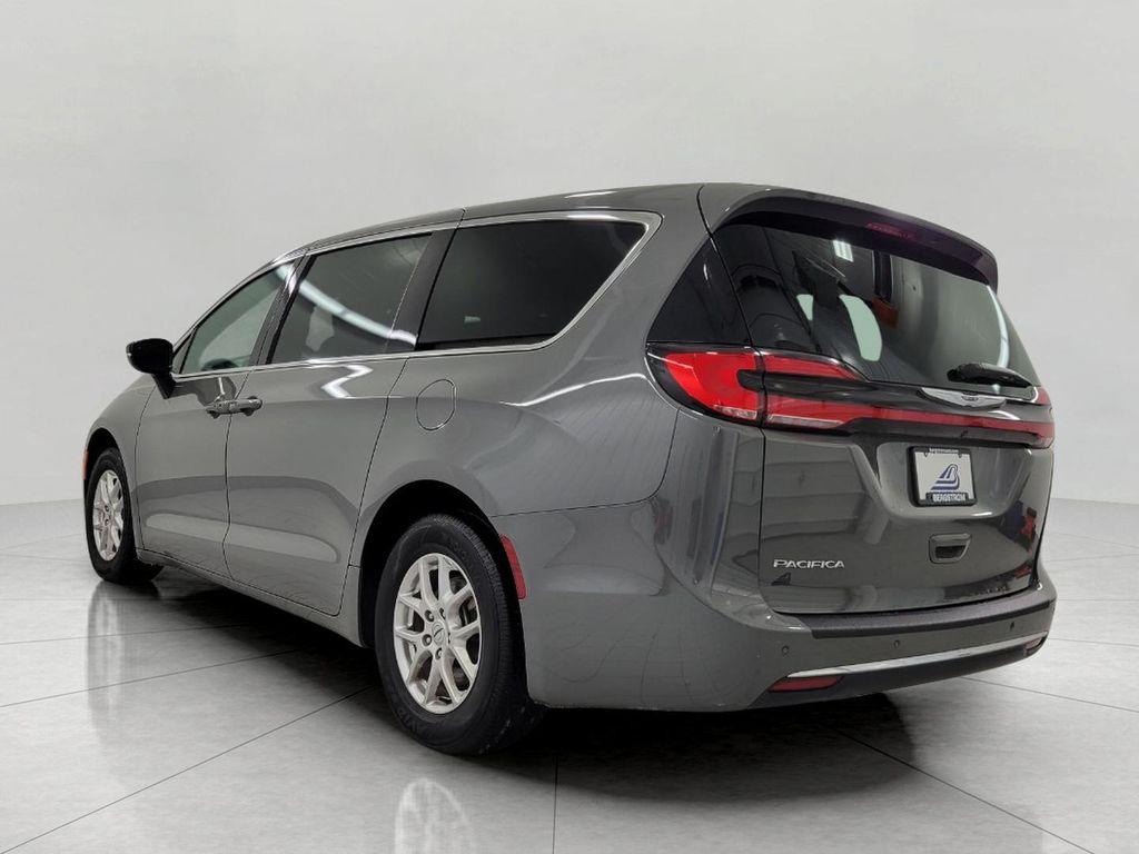 used 2025 Chrysler Pacifica car, priced at $30,000