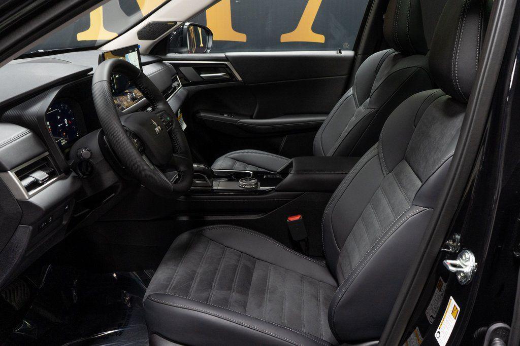 new 2025 Mitsubishi Outlander car, priced at $35,085