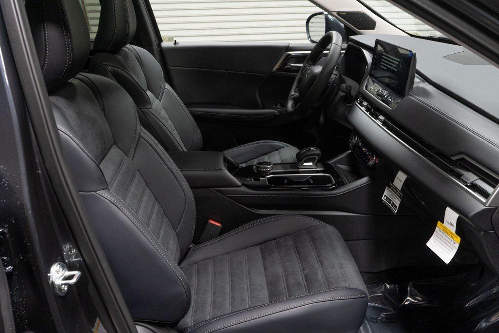 new 2025 Mitsubishi Outlander car, priced at $36,375