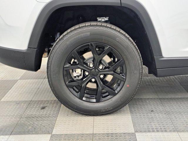 new 2025 Jeep Grand Cherokee car, priced at $38,173