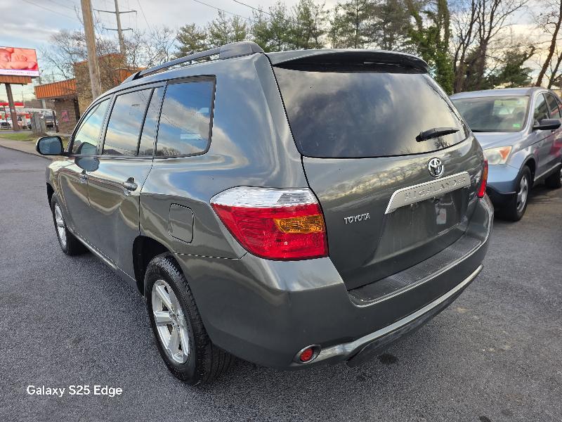 used 2008 Toyota Highlander car, priced at $7,200