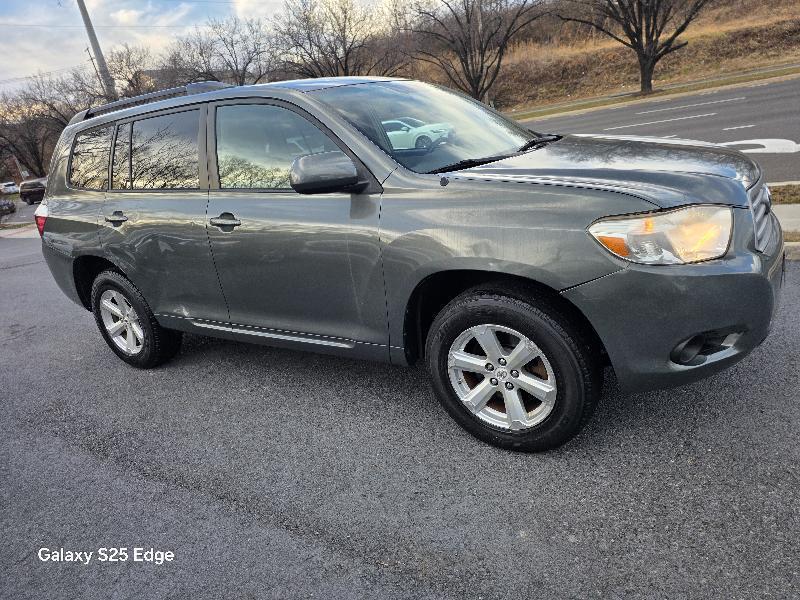 used 2008 Toyota Highlander car, priced at $7,200