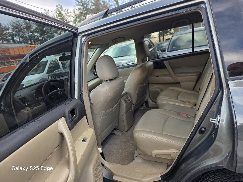 used 2008 Toyota Highlander car, priced at $7,200