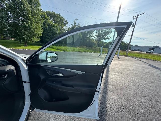 new 2025 Buick Envista car, priced at $25,600