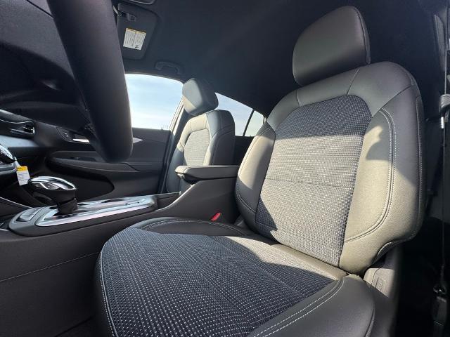 new 2025 Buick Envista car, priced at $25,600