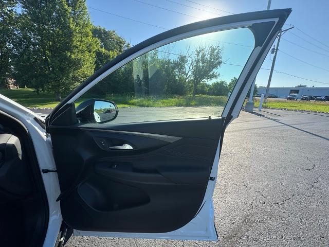 new 2025 Buick Envista car, priced at $27,300