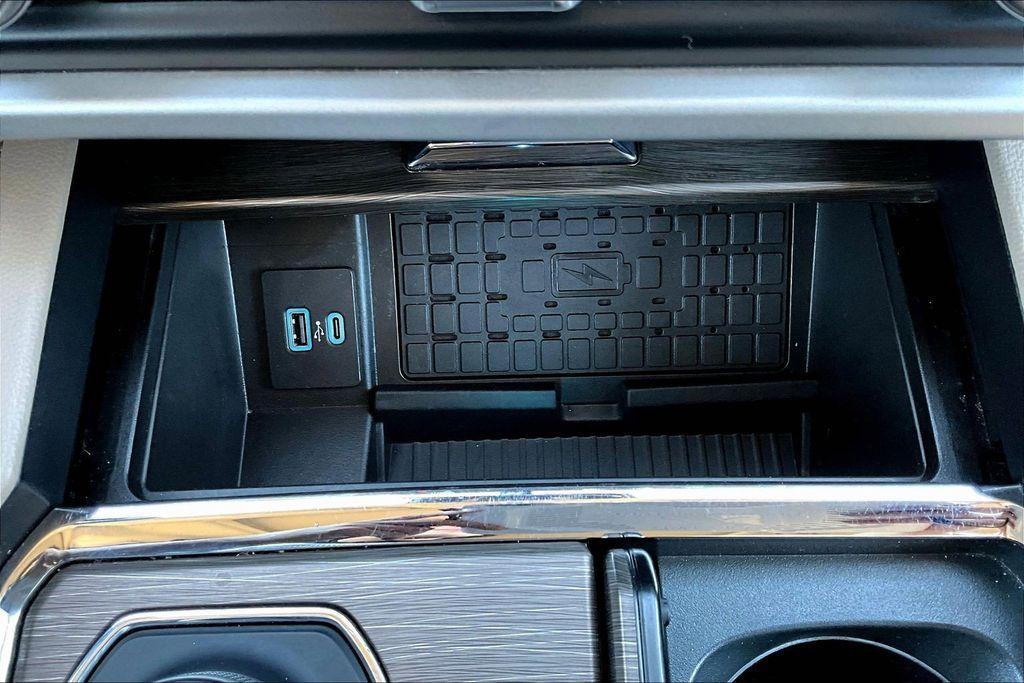 used 2024 Ford Expedition car, priced at $41,275