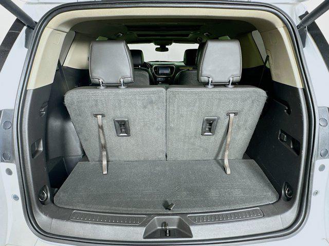 2019 White Frost Tricoat GMC Acadia