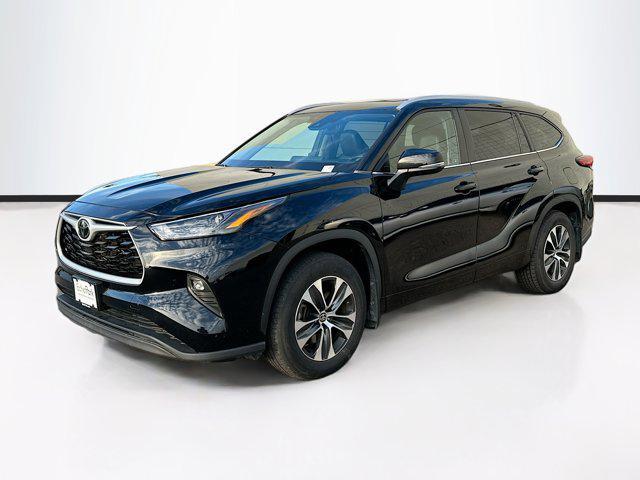 used 2023 Toyota Highlander car, priced at $30,737