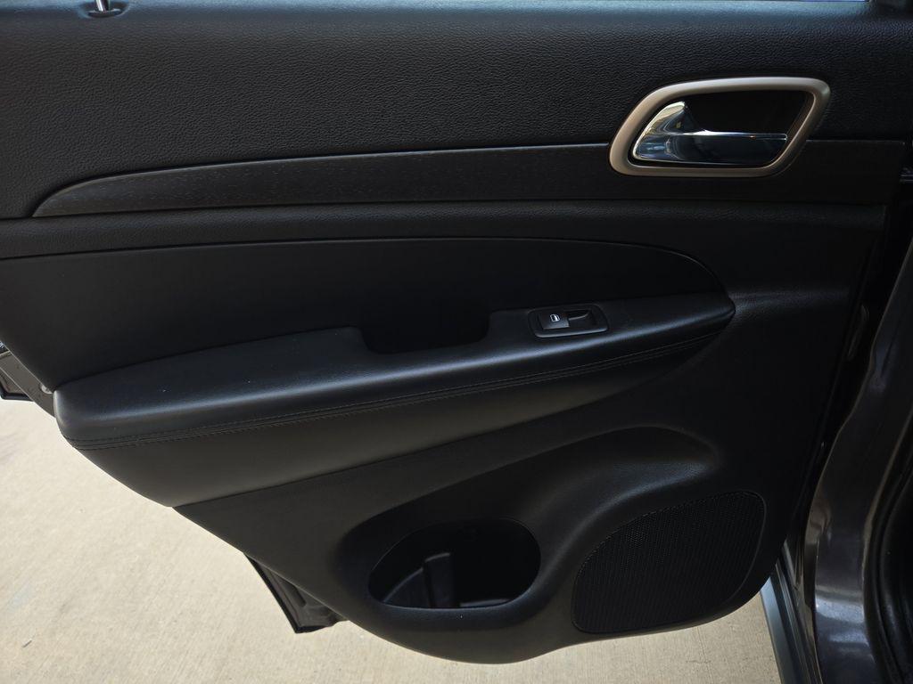 used 2016 Jeep Grand Cherokee car, priced at $13,938