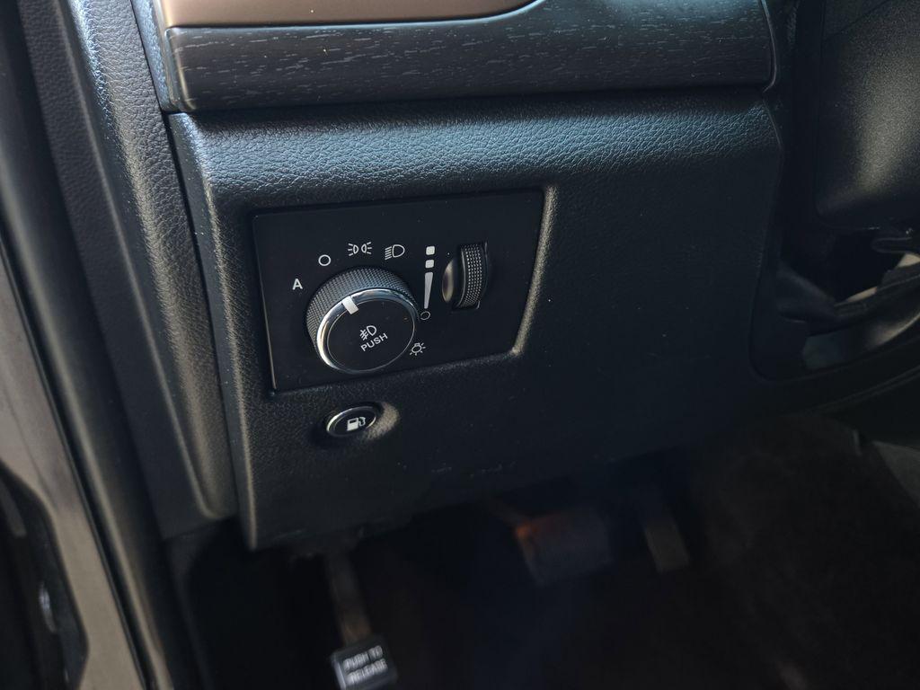 used 2016 Jeep Grand Cherokee car, priced at $13,938