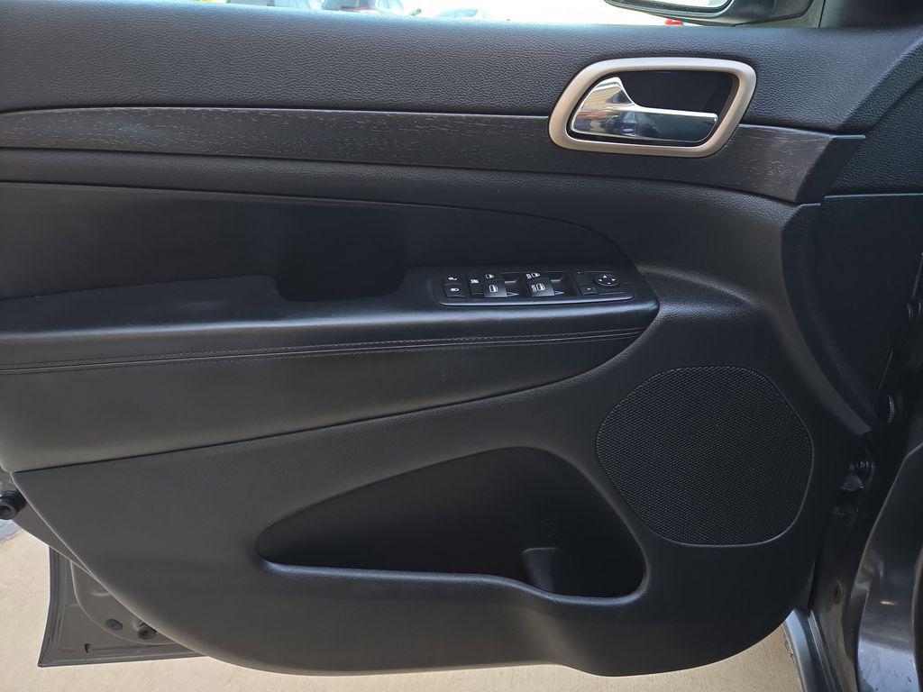 used 2016 Jeep Grand Cherokee car, priced at $13,938