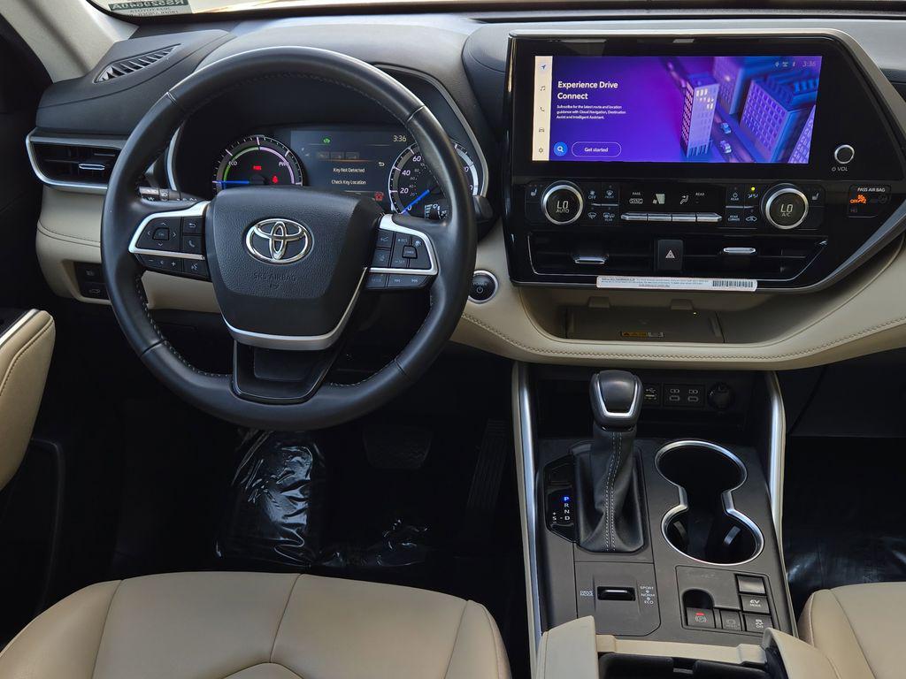 used 2024 Toyota Highlander Hybrid car, priced at $43,402