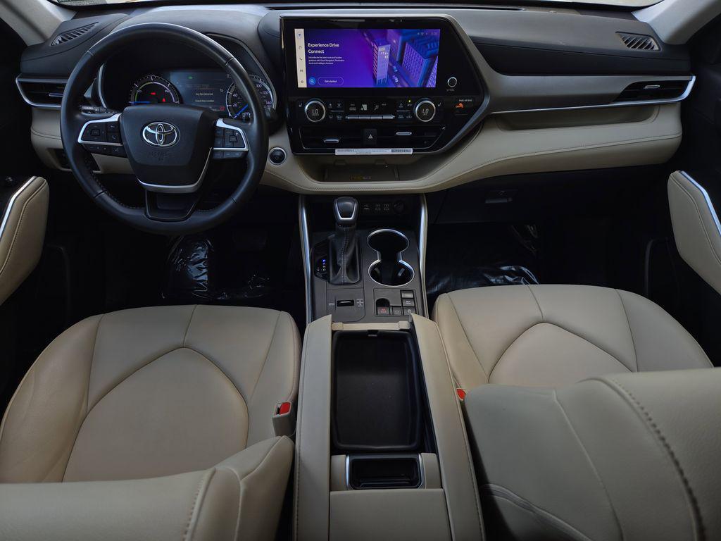 used 2024 Toyota Highlander Hybrid car, priced at $43,402