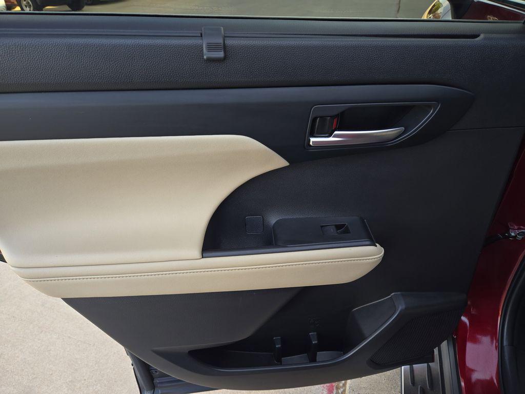 used 2024 Toyota Highlander Hybrid car, priced at $43,402