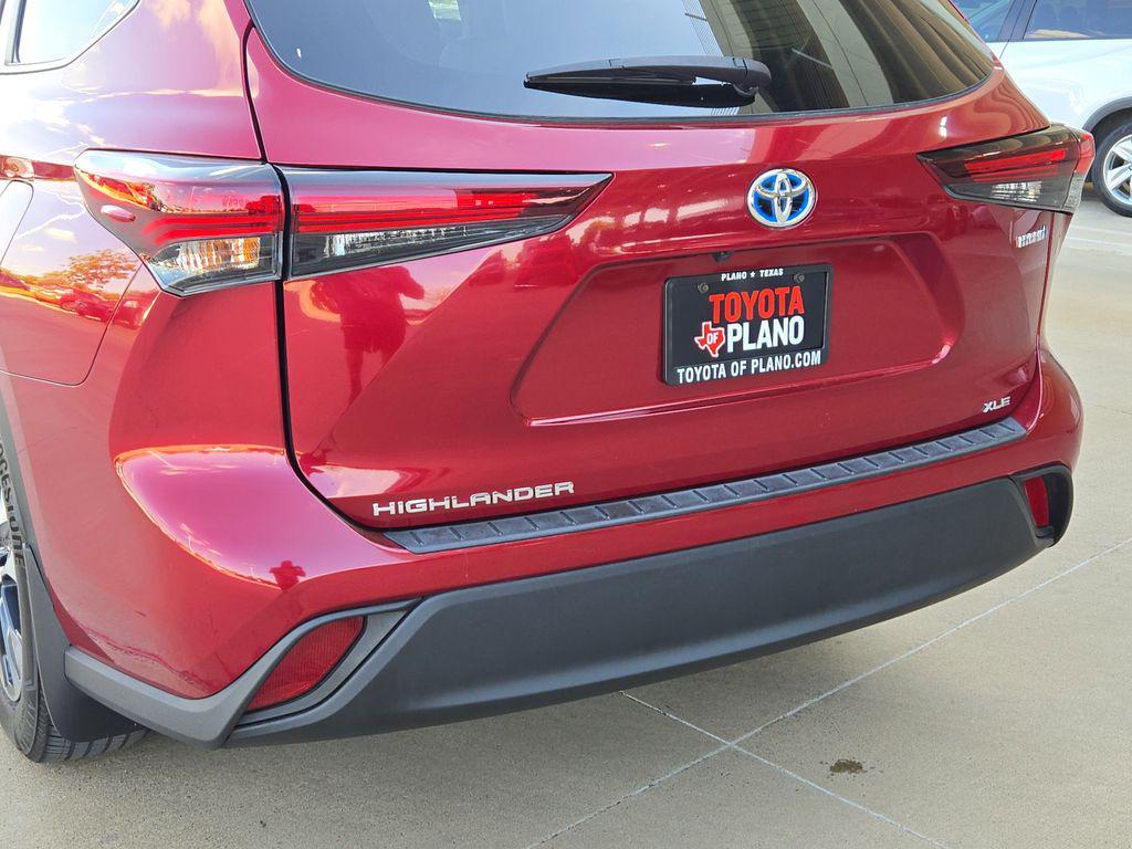 used 2024 Toyota Highlander Hybrid car, priced at $43,402