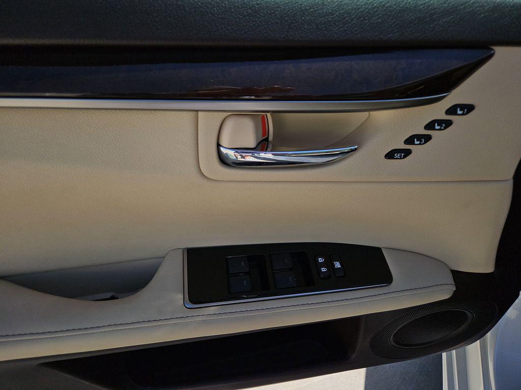 used 2018 Lexus ES 350 car, priced at $22,454