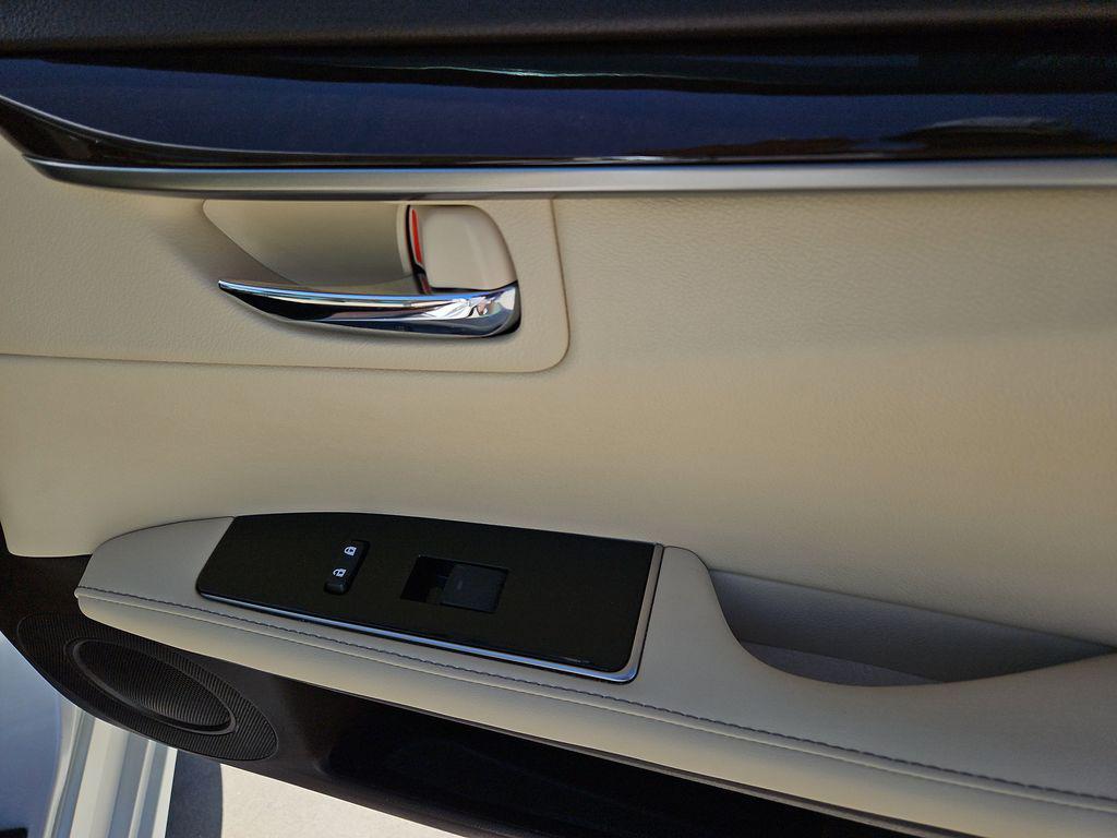 used 2018 Lexus ES 350 car, priced at $22,454