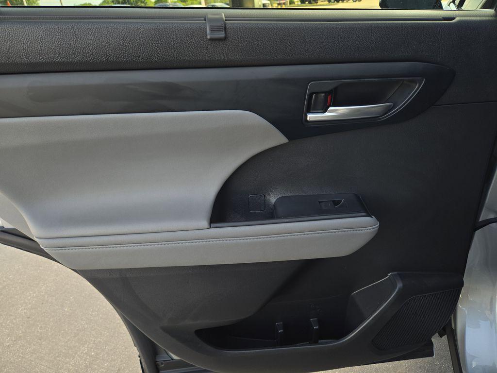 used 2022 Toyota Highlander car, priced at $36,772