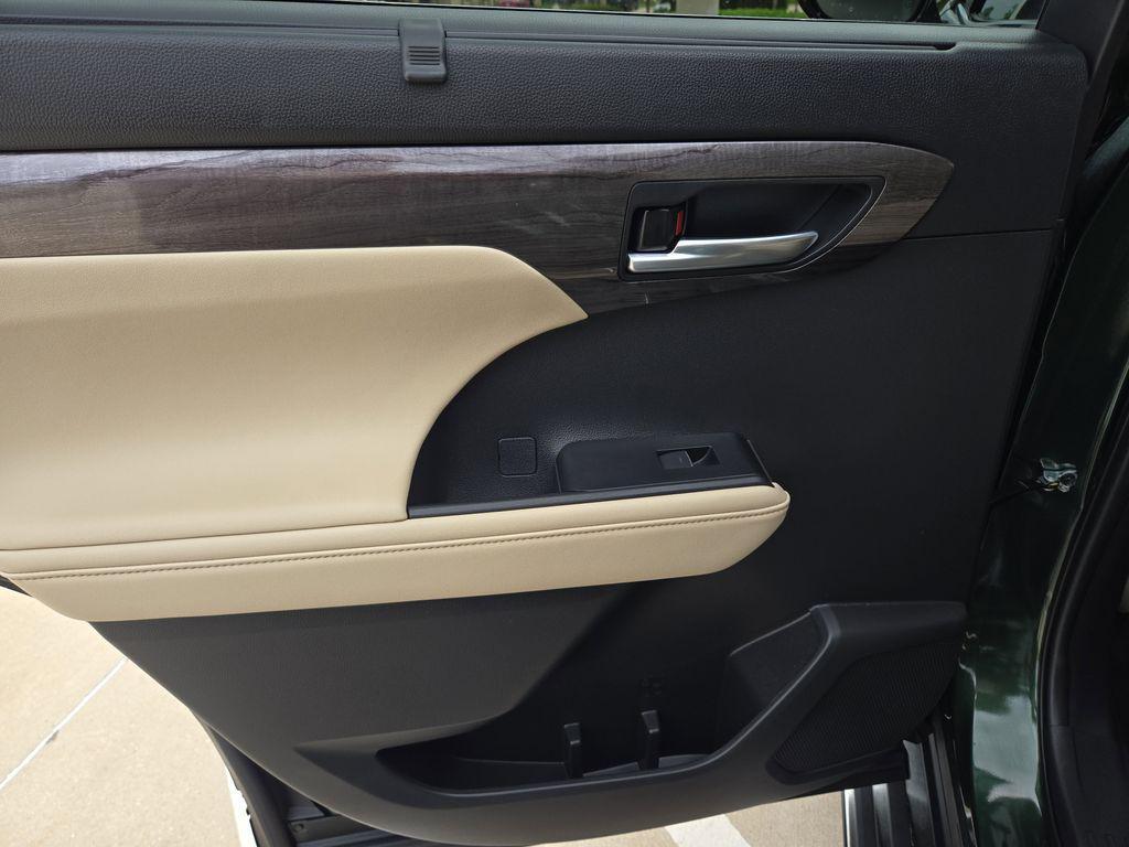 used 2023 Toyota Highlander Hybrid car, priced at $45,871