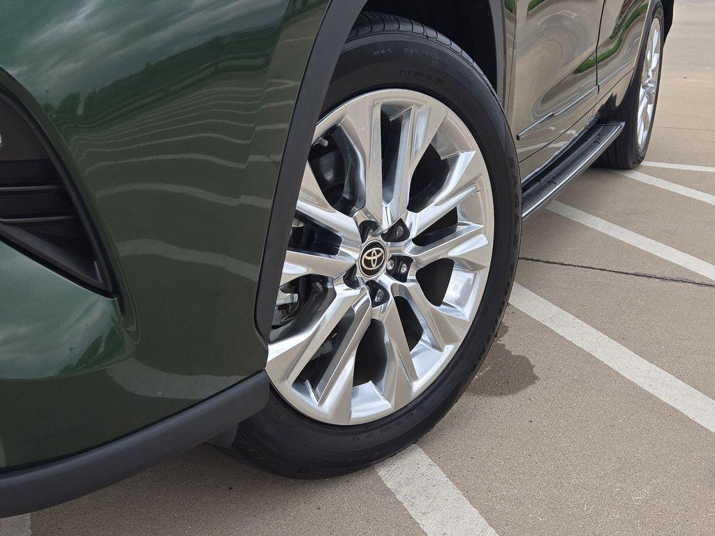 used 2023 Toyota Highlander Hybrid car, priced at $45,871