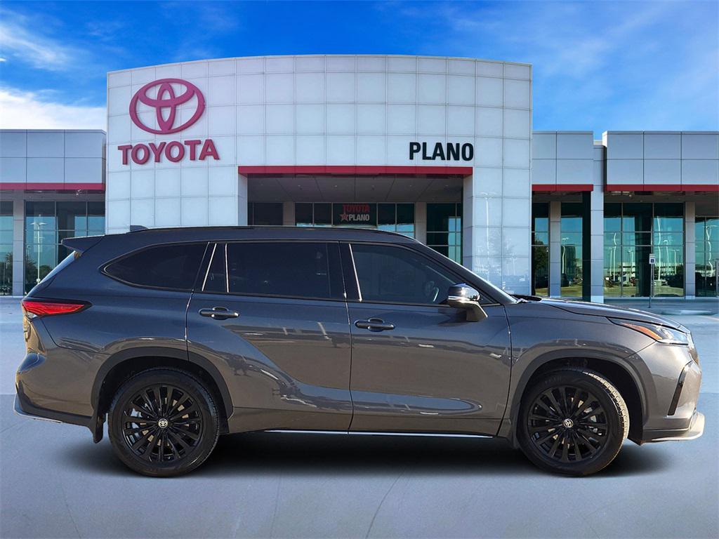 used 2023 Toyota Highlander car, priced at $35,440